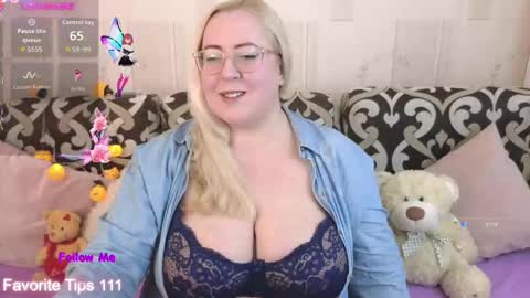 Snapshot of ginesia chatting on 10/17/25, 01:03 ginesia online show from 10/17/25, 01:03