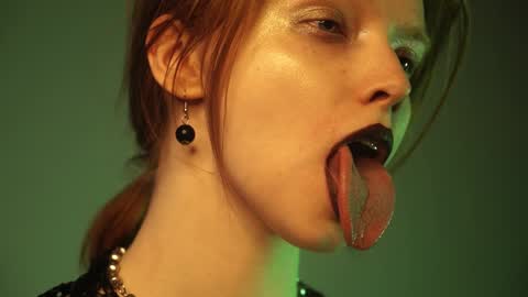        im expecting 350 thumbs up on my altar   online show from 02/26/25, 01:11