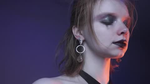        im expecting 350 thumbs up on my altar   online show from 11/02/25, 10:12