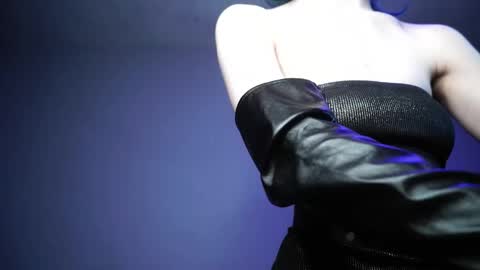        im expecting 350 thumbs up on my altar   online show from 04/10/26, 10:14