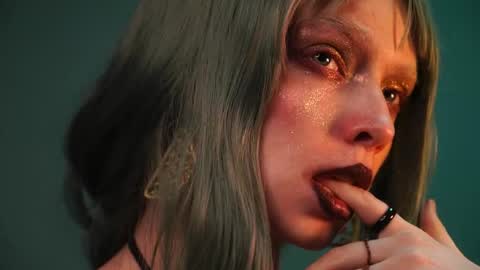        im expecting 350 thumbs up on my altar   online show from 04/21/26, 02:51