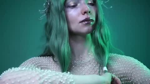        im expecting 350 thumbs up on my altar   online show from 04/22/26, 10:11