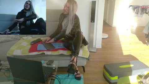 GingerPink online show from 12/17/25, 12:11