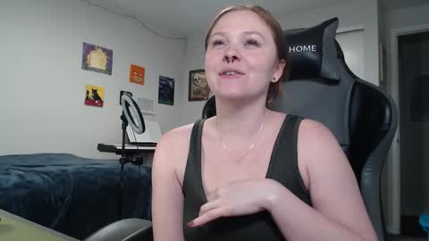 Snapshot of gingervial chatting on 10/30/25, 11:49 gingervial online show from 10/30/25, 11:49