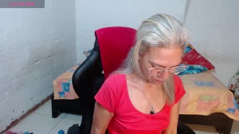 Snapshot of giorgia_xue53 chatting on 12/26/24, 02:16 Mary online show from 12/26/24, 02:16