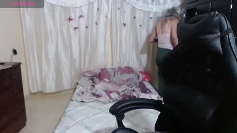 Snapshot of giorgia_xue53 chatting on 02/23/25, 01:02 Mary online show from 02/23/25, 01:02