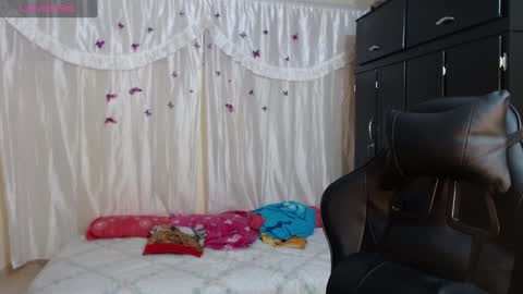 Snapshot of giorgia_xue53 chatting on 02/26/25, 01:43 Mary online show from 02/26/25, 01:43