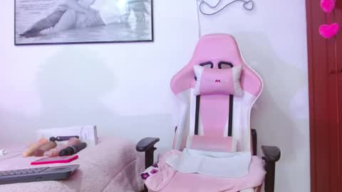 giorgina_montiere online show from 12/22/25, 10:29