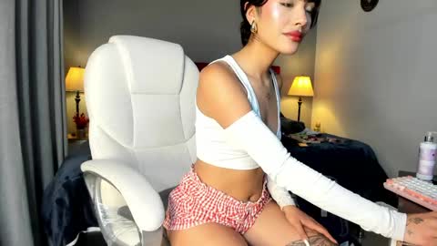 Snapshot of giovanna_oliveira chatting on 05/07/26, 02:50 Giovanna online show from 05/07/26, 02:50