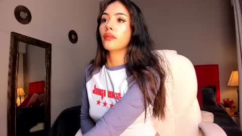 Snapshot of giovanna_oliveira chatting on 06/21/26, 05:32 Giovanna online show from 06/21/26, 05:32