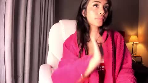 Snapshot of giovanna_oliveira chatting on 06/29/26, 10:15 Giovanna online show from 06/29/26, 10:15