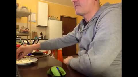 Snapshot of giovanni_1964 chatting on 12/22/24, 08:14 giovanni_1964 online show from 12/22/24, 08:14