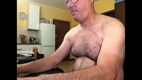 Snapshot of giovanni_1964 chatting on 05/17/26, 02:53 giovanni_1964 online show from 05/17/26, 02:53