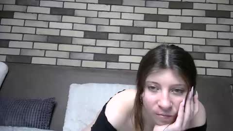 Snapshot of girl_cute007 chatting on 05/20/26, 06:25 girl_cute007 online show from 05/20/26, 06:25