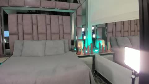 GIRL GRAY online show from 05/23/26, 06:23