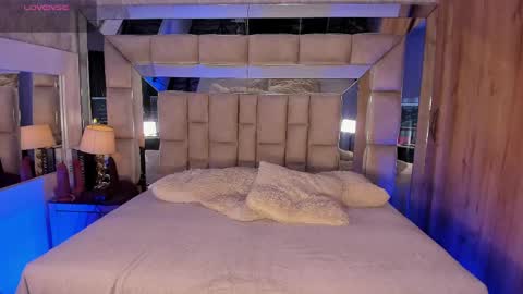 GIRL GRAY online show from 06/07/26, 11:25