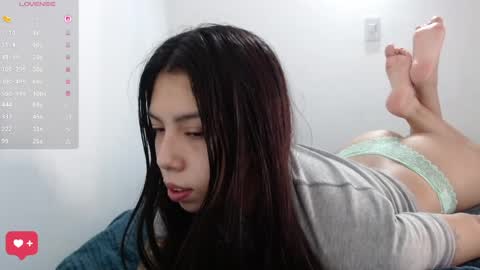 Snapshot of girl_honey_ chatting on 06/08/26, 04:46 Aleja online show from 06/08/26, 04:46