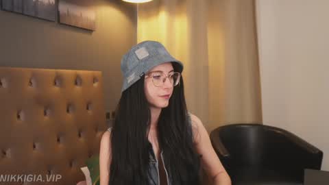 Nikki online show from 11/30/25, 12:53