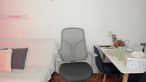 girl_inline online show from 11/25/25, 12:32