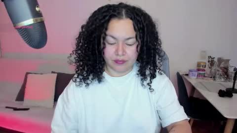 girl_inline online show from 11/27/25, 02:02