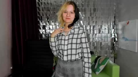 girl_next_doorr online show from 12/25/24, 03:17