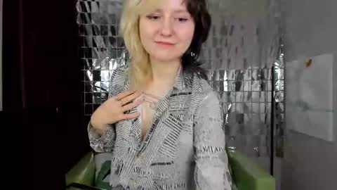 girl_next_doorr online show from 12/29/24, 06:05