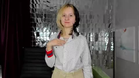 girl_next_doorr online show from 01/03/25, 06:24