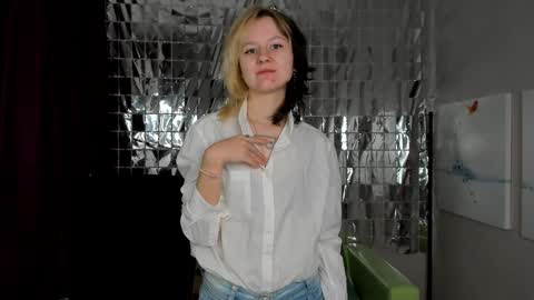 girl_next_doorr online show from 01/04/25, 12:27