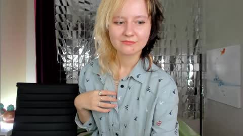 girl_next_doorr online show from 01/05/25, 04:59