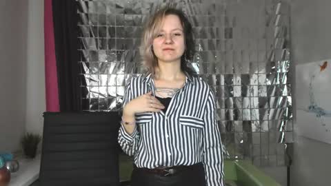 girl_next_doorr online show from 01/18/25, 12:26