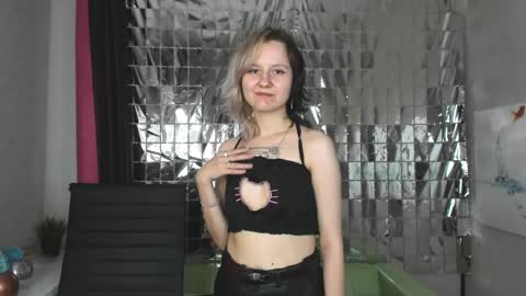 girl_next_doorr online show from 01/18/25, 06:32