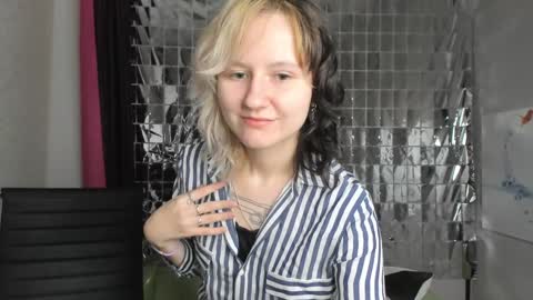 girl_next_doorr online show from 01/19/25, 12:39
