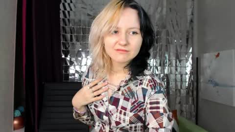 girl_next_doorr online show from 01/25/25, 12:16