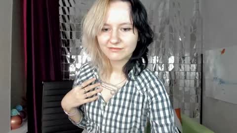 girl_next_doorr online show from 01/26/25, 12:01