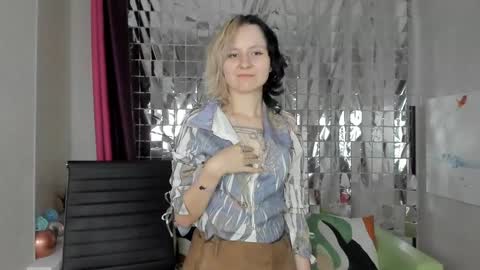 girl_next_doorr online show from 01/28/25, 04:41