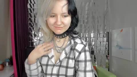 girl_next_doorr online show from 02/01/25, 12:26
