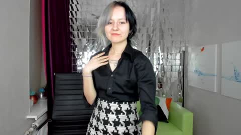 girl_next_doorr online show from 02/05/25, 12:27