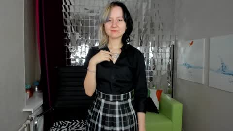 girl_next_doorr online show from 02/07/25, 11:56