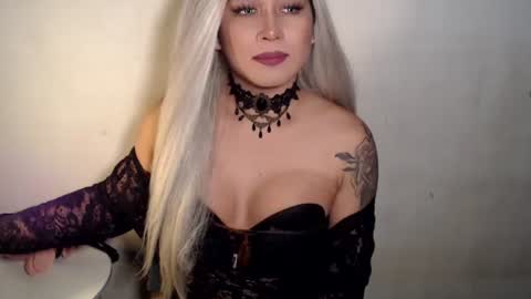 Snapshot of girl_seductionxoxo chatting on 07/23/26, 05:05 Nica online show from 07/23/26, 05:05