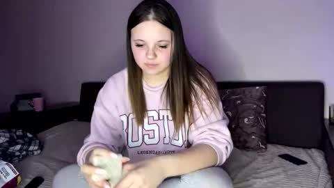 girl_shy07 online show from 04/10/26, 05:28