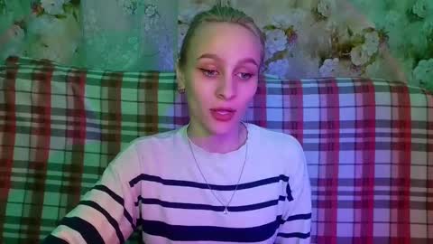 Snapshot of girlfriend_night chatting on 03/04/25, 12:50 Seniya online show from 03/04/25, 12:50