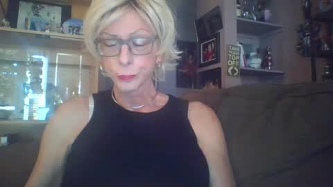Snapshot of girlinrock chatting on 05/11/26, 12:49 Girlinrock online show from 05/11/26, 12:49