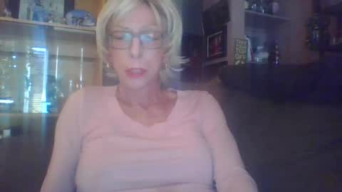 Snapshot of girlinrock chatting on 05/17/26, 12:41 Girlinrock online show from 05/17/26, 12:41