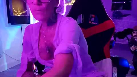 Snapshot of girls227445638252 chatting on 11/08/25, 04:34 girls227445638252 online show from 11/08/25, 04:34