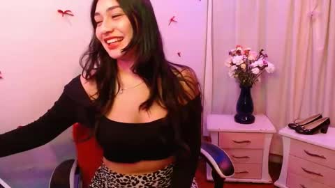 Snapshot of giselle_greey chatting on 10/23/25, 07:40 giselle_greey online show from 10/23/25, 07:40
