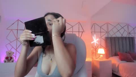 GISELLE ROLDAN online show from 02/26/25, 12:03