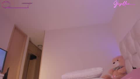 Snapshot of gisellee__ chatting on 06/02/26, 03:47 online show from 06/02/26, 03:47