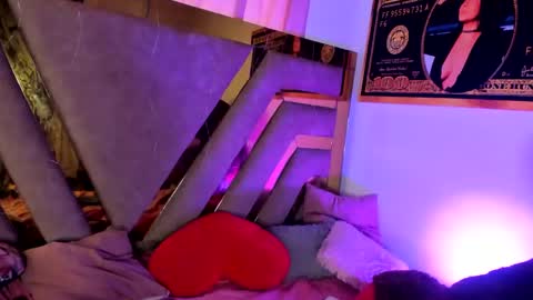 . Gisel Reyes . online show from 12/14/24, 06:41