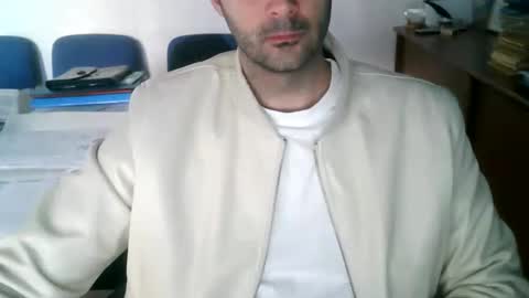 giuseppevai1 online show from 04/18/26, 08:07