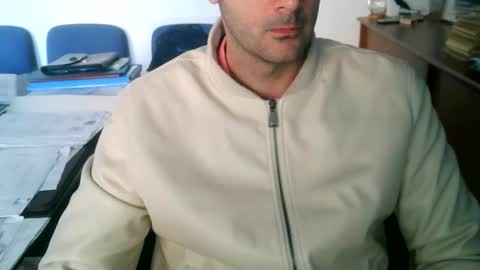 giuseppevai1 online show from 04/20/26, 07:33